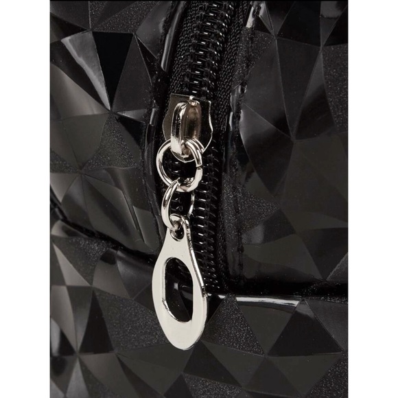 Black Geometric Makeup Bag 🖤 - Picture 5 of 5